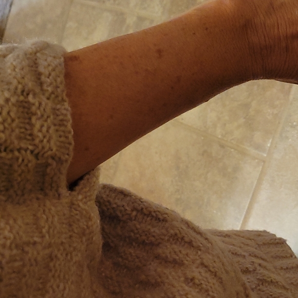 Shrug - Picture 5 of 8